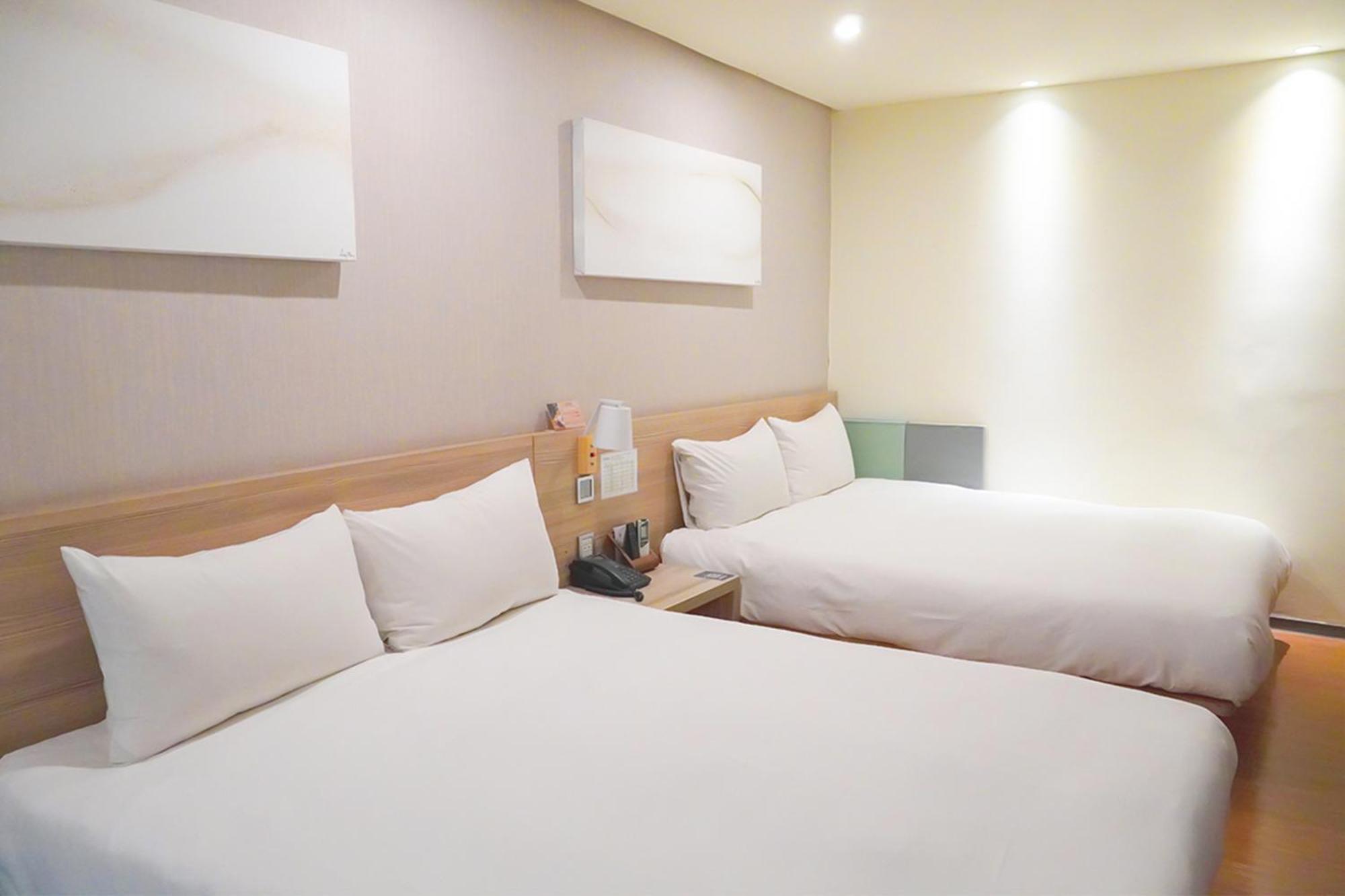 Smile 73 Hotel Taichung Exterior foto