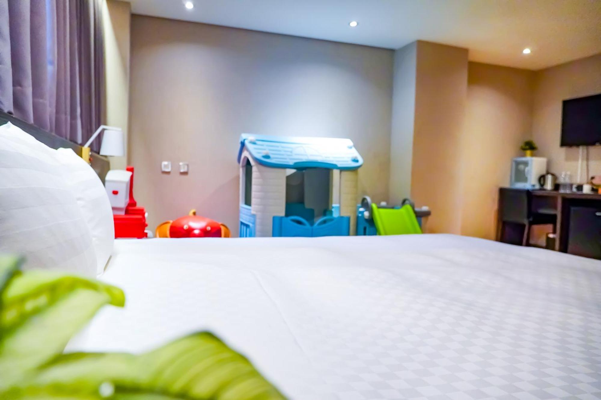 Smile 73 Hotel Taichung Exterior foto