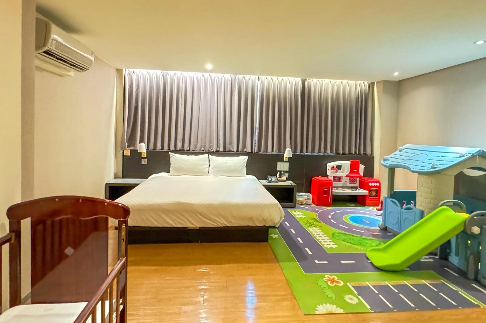 Smile 73 Hotel Taichung Exterior foto