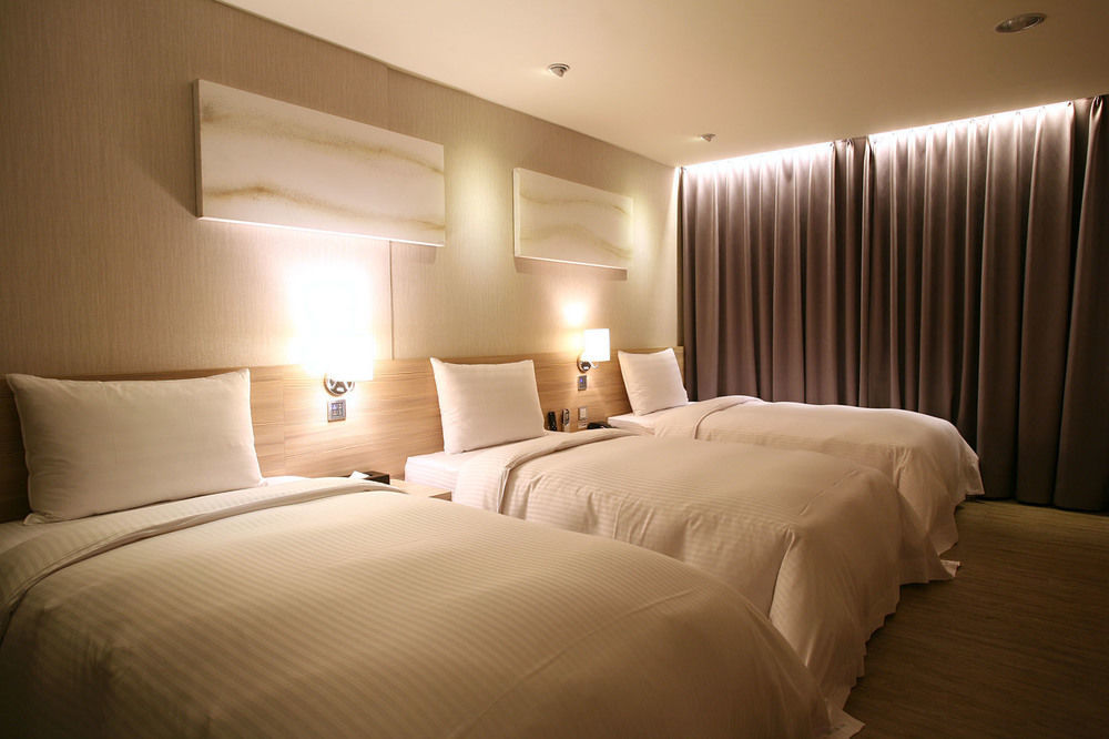 Smile 73 Hotel Taichung Exterior foto