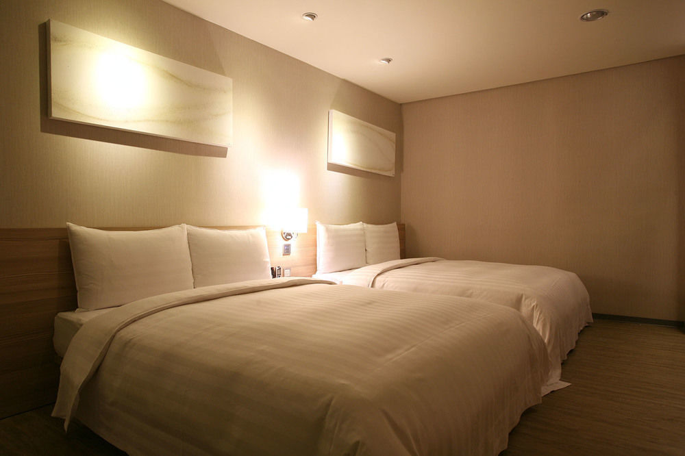 Smile 73 Hotel Taichung Exterior foto