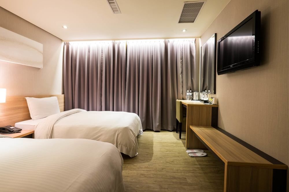 Smile 73 Hotel Taichung Exterior foto