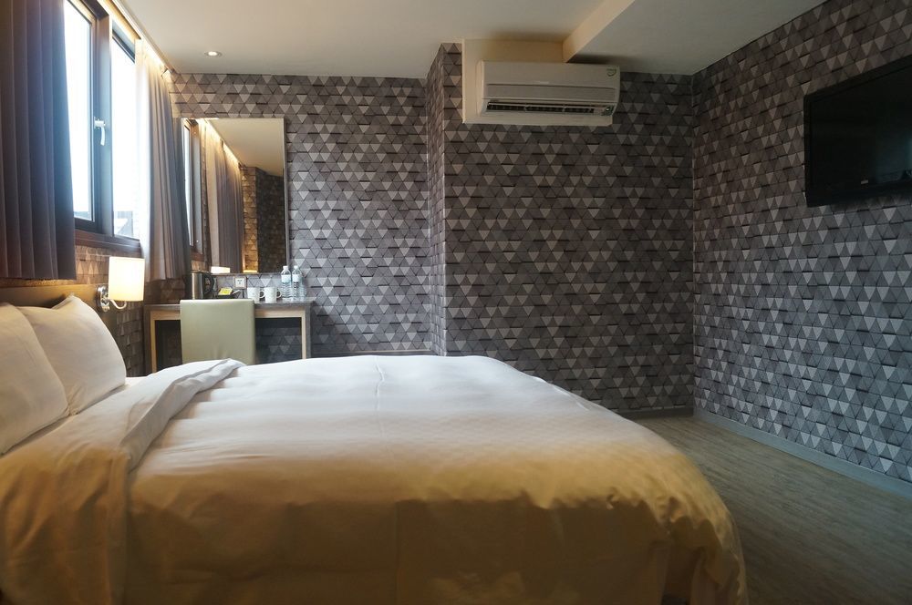 Smile 73 Hotel Taichung Exterior foto